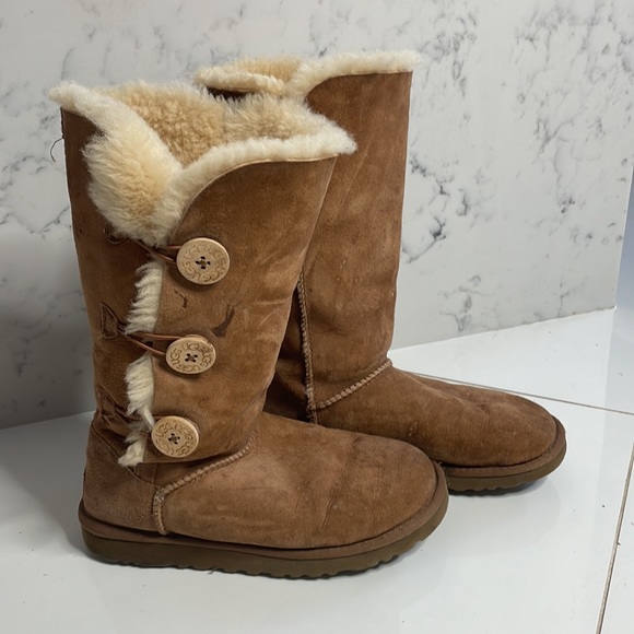 UGG Bailey Button Triplet II Boot #6 - Picture 3 of 11